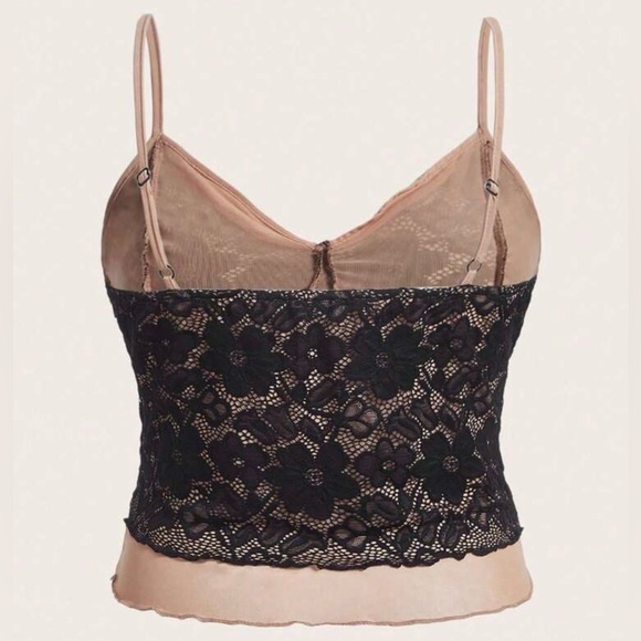 🆕 SHEIN Curve - Black & Cream Floral Lace Overlay Crop Top - Picture 2 of 5